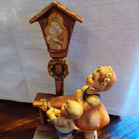 3 Hummels on fence+1 Adoration - Picture 8 of 10